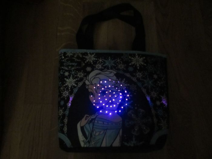 Sac à main lumineux Reine des Neiges - photo numéro 6