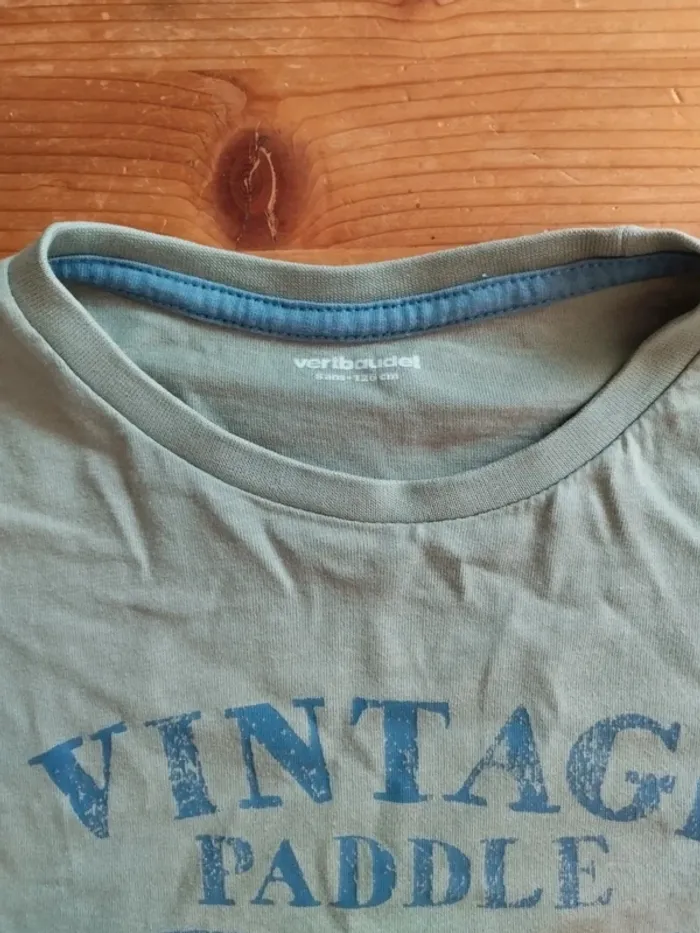 T-shirt manches courtes vert imprimé – Taille 8 ans – TBE - photo numéro 3