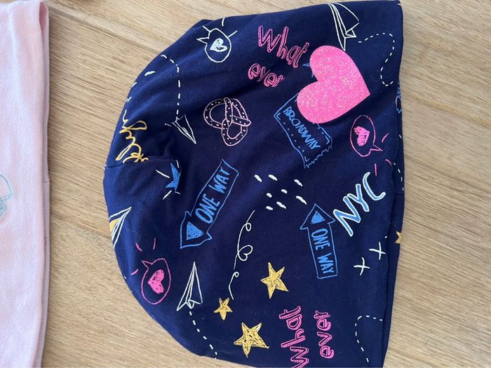Lot de 4 bonnets fins fille 56cm très bon état - photo numéro 2