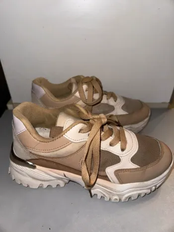 Baskets taille 36 Marque Be sport