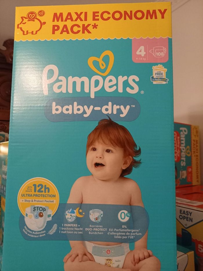 Couches pampers baby dry taille 4