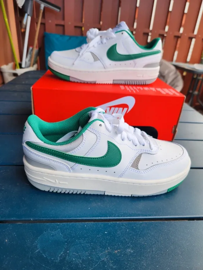 Nike gamma force Blanc vert Taille 36,5 mixte neuves - photo numéro 2