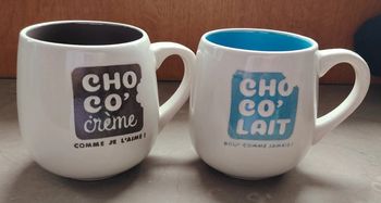 Lot de 2 mugs assortis "CHO CO – Chocolat Lait & Crème