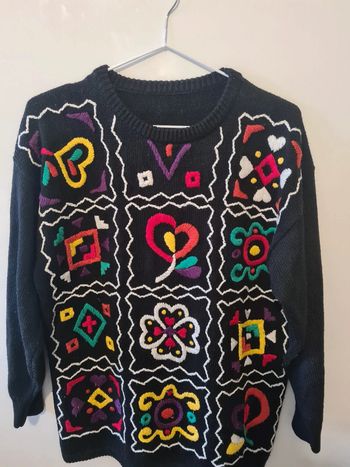 Pull noir à motifs colorés vintage