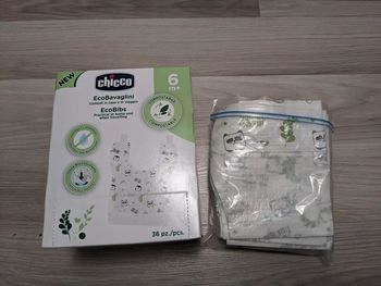 Lot de 53 bavoirs jetables