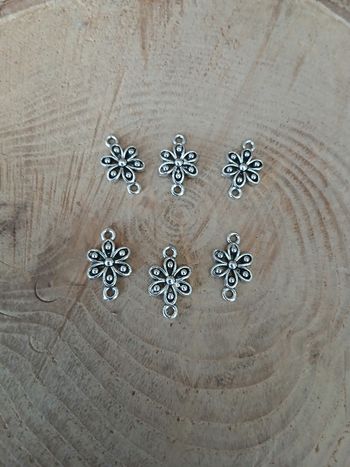 Lot de 22 connecteurs breloques fleurs