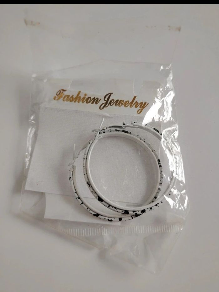 Boucles d'oreilles créole noir et blanc - photo numéro 3