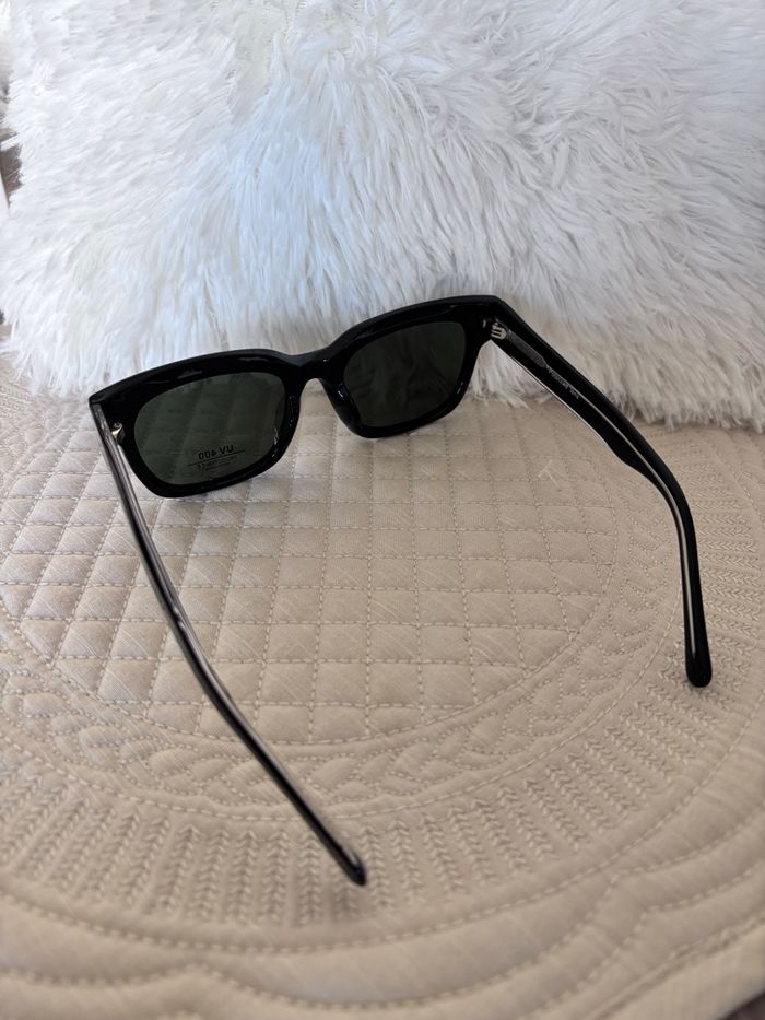 Lunette de soleil y - photo numéro 4