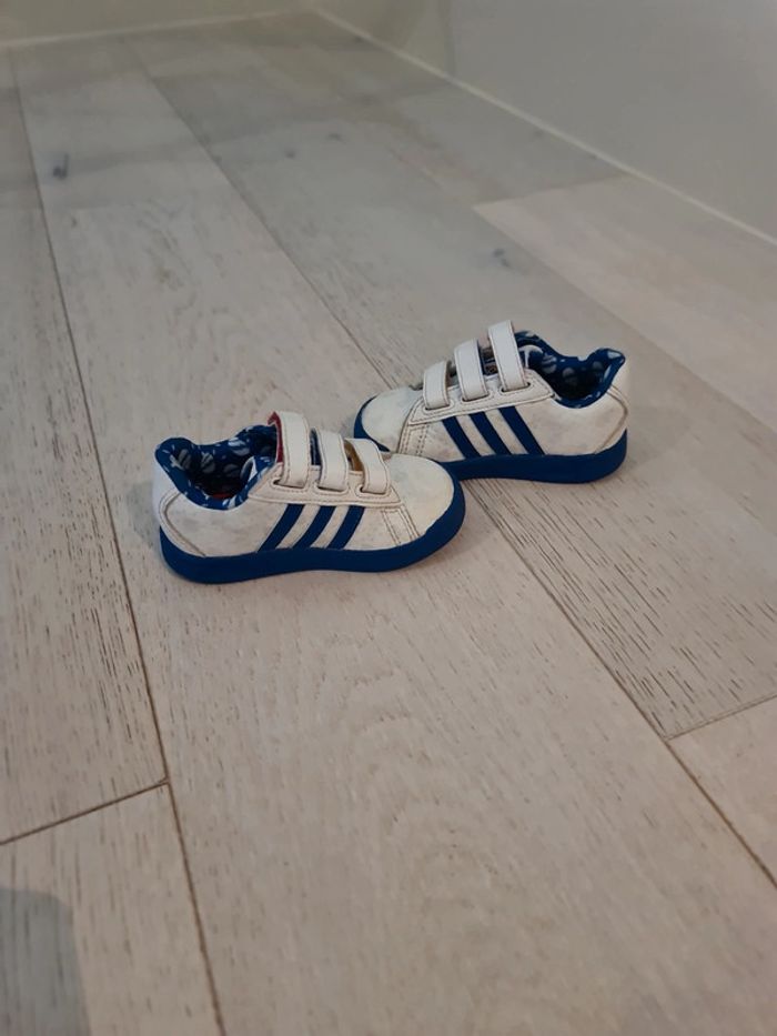 Baskets Adidas Winnie pointure 22 - photo numéro 15