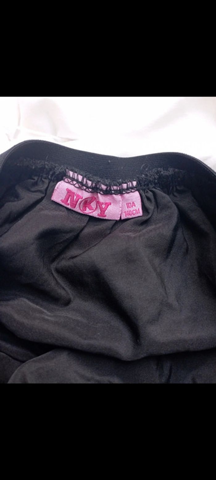 Jupe noir évasée avec strass 10 ans NKY neuf 4€ - photo numéro 3
