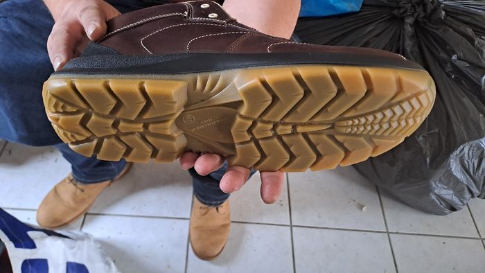 Chaussures de sécurité neuves, jamais porté avec étiquettes
Norme S3 src
Pointure 47 - photo numéro 5