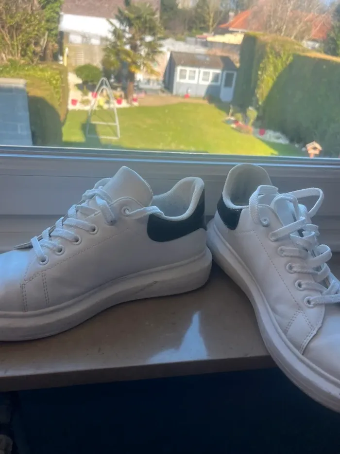 🔹 Baskets Blanches Détail Noir – Shein 🔹 - photo numéro 3
