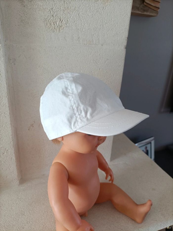 Casquette blanche bébé TB état - photo numéro 2