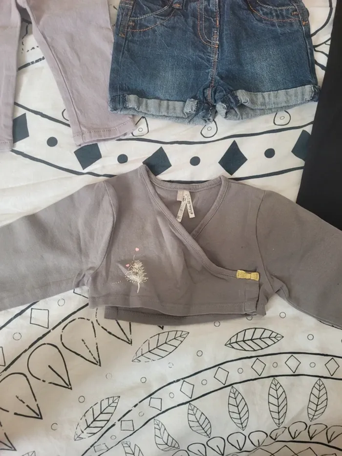 Lot vêtements fille 12 mois - photo numéro 8