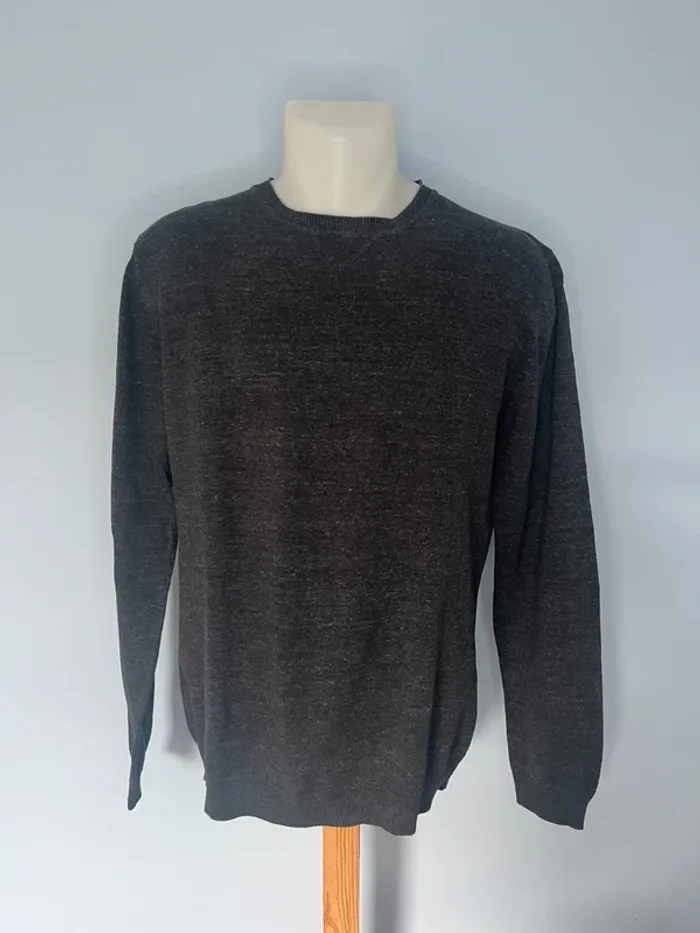 Pull Tibet Sportswear Gris Foncé Taille L – Col Rond, Confortable & Polyvalent – 100% Coton
