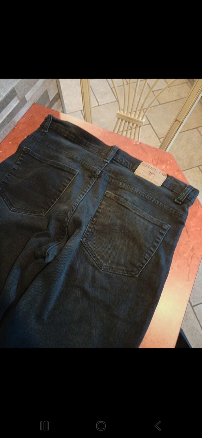 Jean femme taille 46 - photo numéro 3