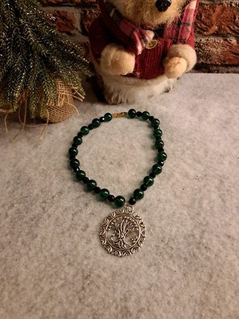 Collier ras de cou vert et noir avec pendentif arbre de vie