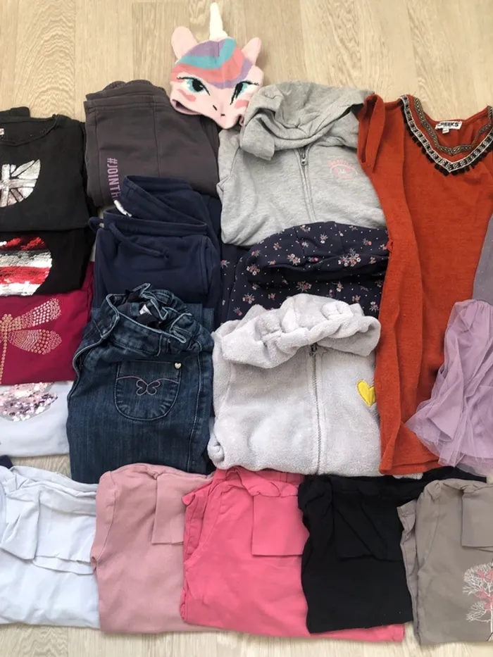 Lot 26 vêtements fille 8-9 ans - photo numéro 3