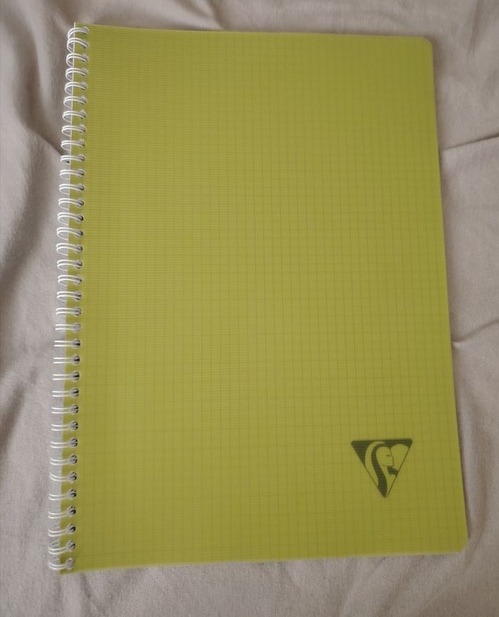 Lot d'affaires scolaires - photo numéro 2