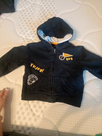 Gilet zippé à capuche Kiabi 18 mois