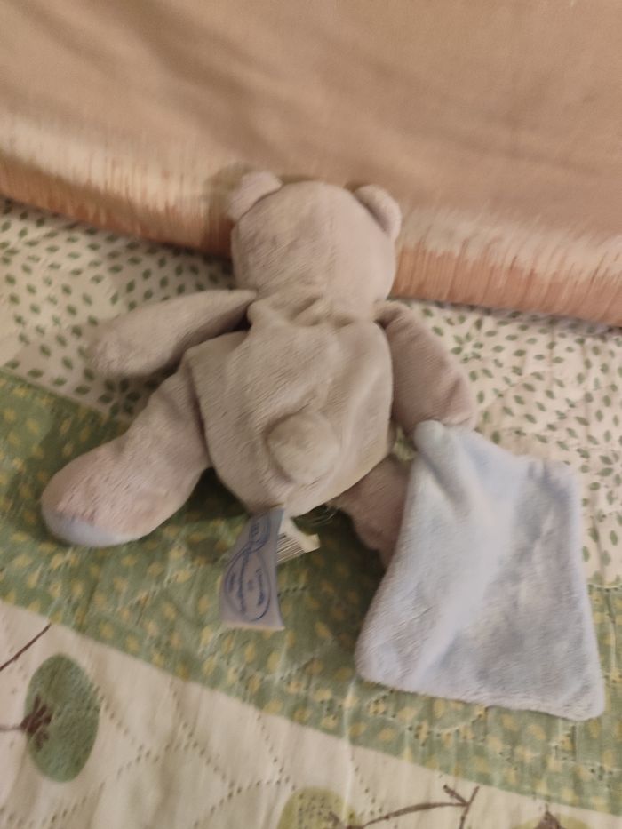 Doudou ours  gris mouchoir bleu doudou et cie - photo numéro 2