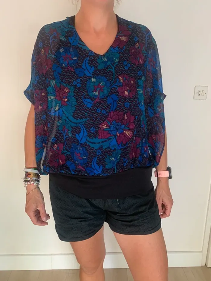👩 Haut noir fleuri avec dentelle & dos ouvert – Squitos – T.42 - photo numéro 2
