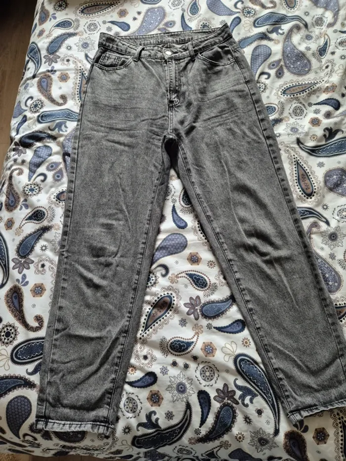 Jean Mom gris