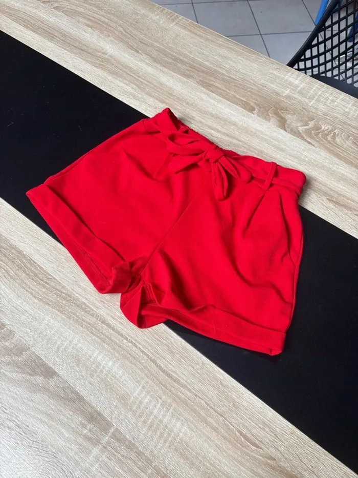 Short rouge taille S