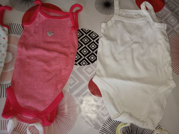 Lot 6 bodies à bretelles taille 3 mois 👧 - photo numéro 3