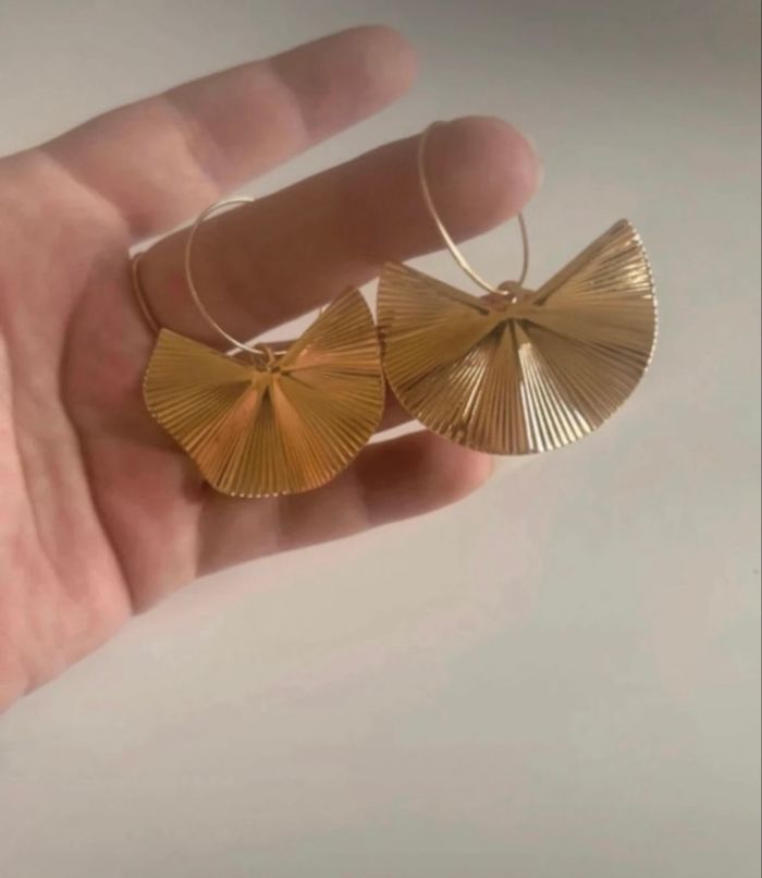 Boucles d’oreilles pendantes NEUVES pour femme 🌙 forme demi-lune couleur doré - photo numéro 3