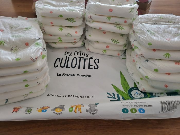 Lot  de 7 couches taille 1 (2 à 4 kgs) + 27 couches taille 2 (3 à  6kgs)
