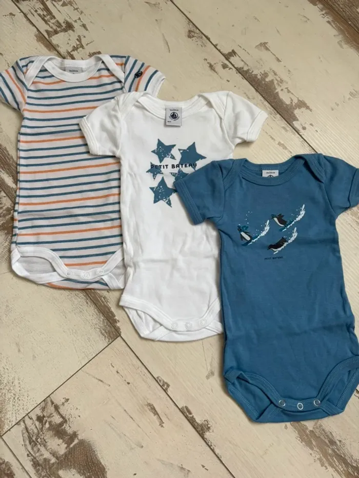 Lot 3 bodies bleus Petit Bateau 3 mois - photo numéro 2