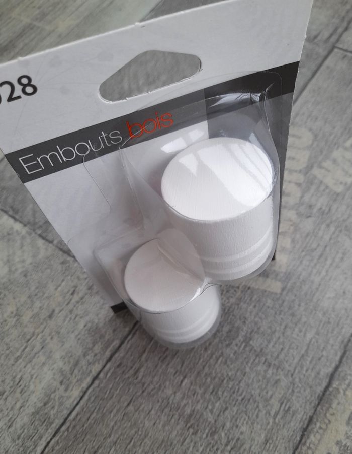 Embouts / bouchons en bois blanc pour tringle - photo numéro 3