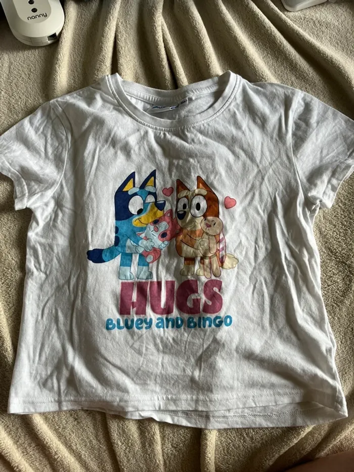 TEE shirt bluey 10ans