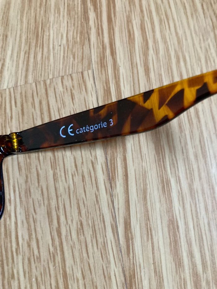 Lunettes de soleil - photo numéro 4