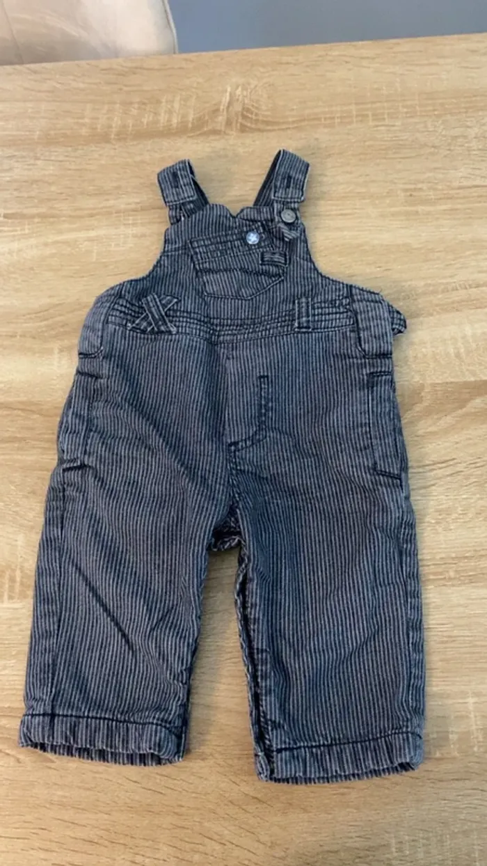 Lot de 2 salopettes taille 6 et 9 mois - photo numéro 5