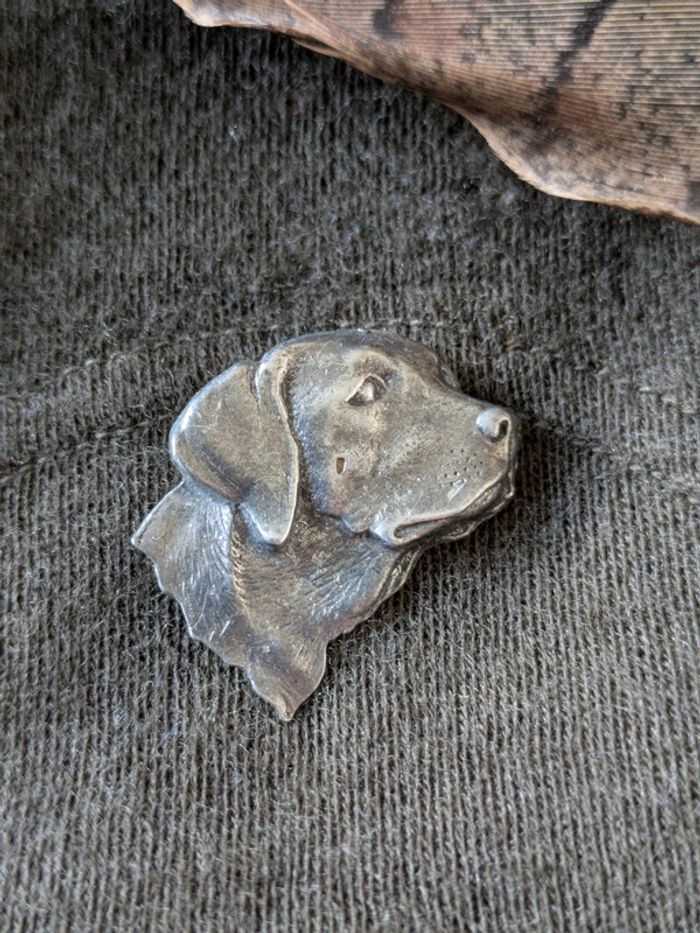 Pin's étain Tête de Labrador retriever chasse