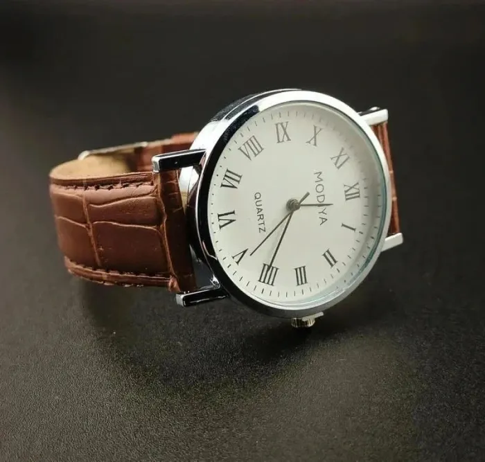 Montre marron, style classique vintage