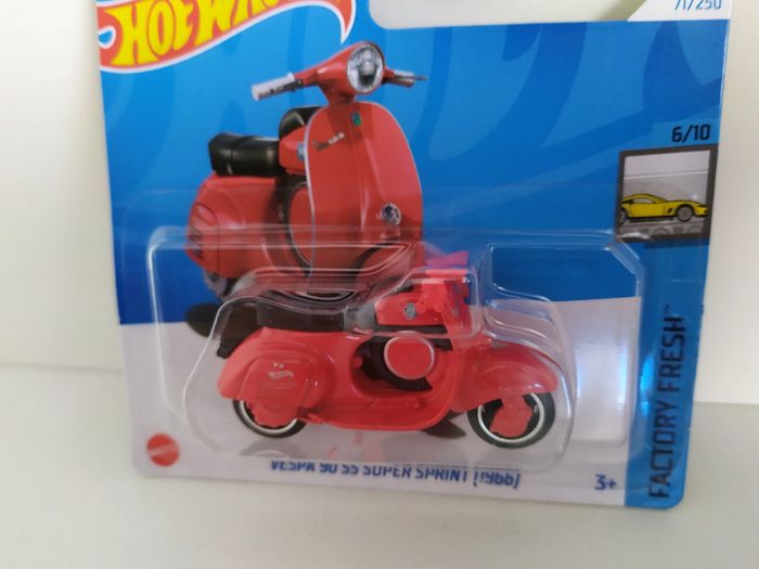 Hotwheels Vespa 90 SS Supersprint 1966 71/250 6/10 factory fresh mattel neuf - photo numéro 2