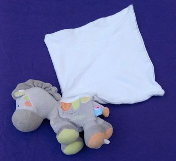 Doudou cheval poney avec mouchoir- Cajou - Sucre d Orge