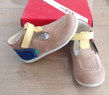 Chaussures enfant pointure 26 neuves