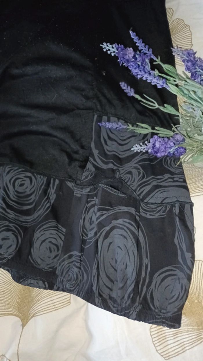 robe noire ligne à suivre - photo numéro 2