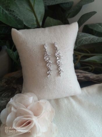 Boucles d'oreilles bohèmes cascades argentées avec zircons