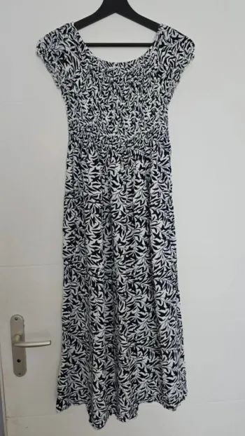 Robe longue noir et blanche