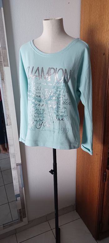 Très beau pull femme T U  couleur vert d'eau