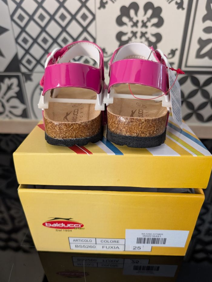 Sandales d'été fille. Taille 23. Neuf. Balducci - photo numéro 2