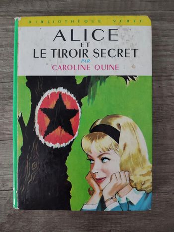 Alice et le tiroir secret par Caroline Quine Bibliothèque verte