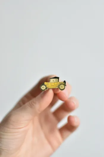 Pin's / Broche voiture vintage
