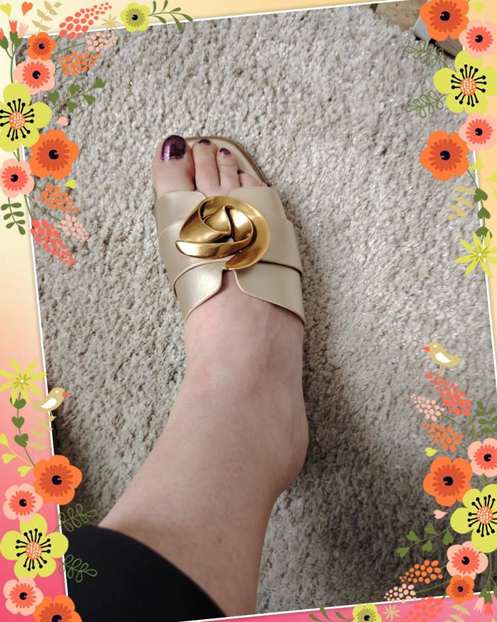 Claquettes/tongs dorées - photo numéro 2