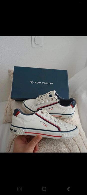 Jolie paire de baskets Tom Tailor pointure 33